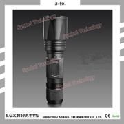 600 Lumens Zoomable LED Flashlight