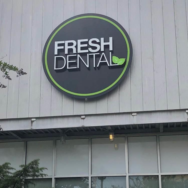 Acrylic Dentist Advertising Signboard Illuminated Dental Store Logo Letter Sign
