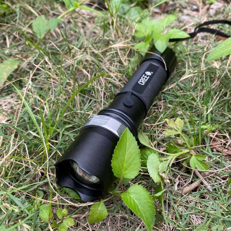 Rechargeable Zoom in and Zoom out Function Outdoor Camping Searching LED Flashlight